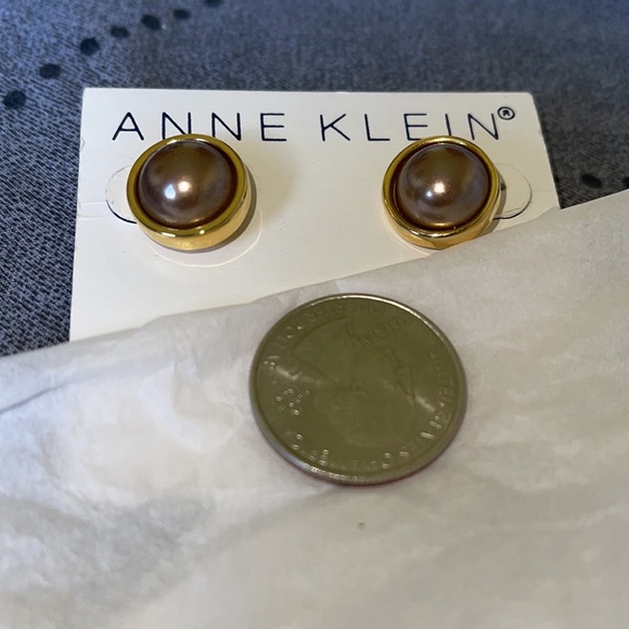 Anne Klein Gold trim and center sphere. - Picture 3 of 6